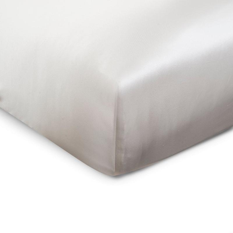 Best 100% silk fitted sheet, crafted from 22 momme silk with a smooth, elegant finish, available in custom sizes for ultimate comfort and a sophisticated bedroom aesthetic.