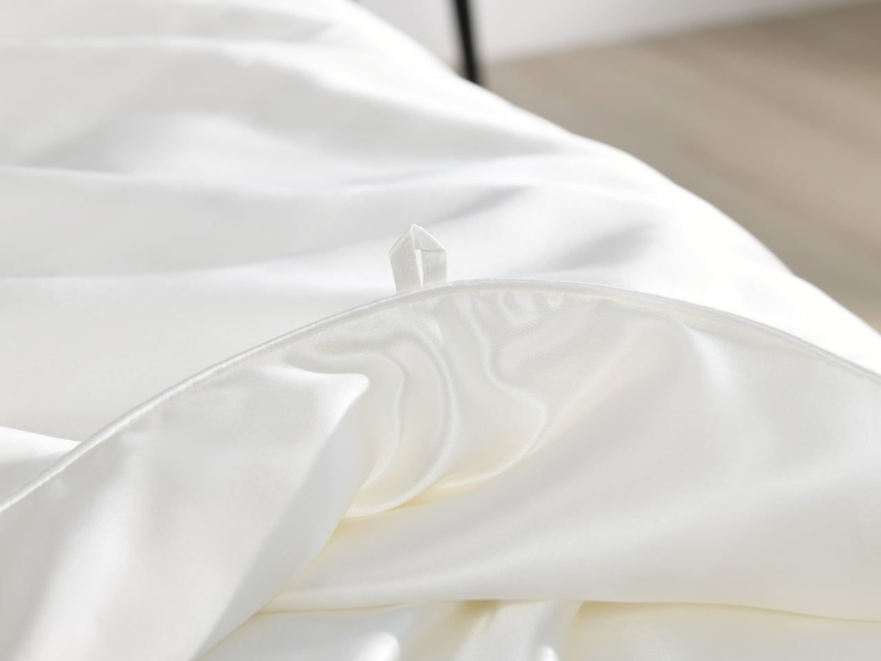 Silk Comforter with Silk Shell by La Seta